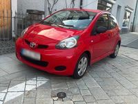 Gebraucht Toyota Aygo 68 PS (50 kW) 2013 Rot Kleinwagen
