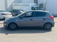 Gebraucht Hyundai i20 Classic 86 PS (63 kW) 2014 Grau Kleinwagen