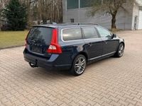 Gebraucht Volvo V70 163 PS (119 kW) 2011 Blau Kombi