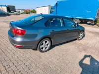 Gebraucht VW Jetta 105 PS (77 kW) 2011 Grau Limousine