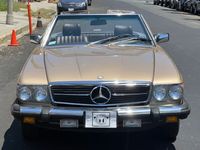Gebraucht Mercedes SL380 155 PS (114 kW) 1984 Gold metallic Cabrio