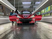 Gebraucht Peugeot 207 Tendance 95 PS (69 kW) 2010 Rot Limousine