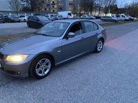 Gebraucht BMW 318 143 PS (105 kW) 2011 Grau Limousine