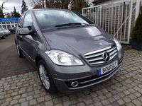 Gebraucht Mercedes A180 Elegance 116 PS (85 kW) 2011 Grau Van / Kleinbus
