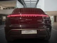 Gebraucht Porsche Macan 300 kW (408 PS) 2024 Tiefschwarz SUV