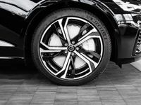 Gebraucht Volvo V60 Ultra 455 PS (334 kW) 2024 Onyx black / metallic Kombi