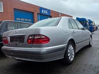 Gebraucht Mercedes E280 Elegance 204 PS (150 kW) 2002 Silber Limousine