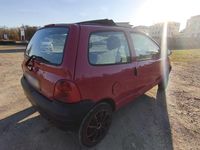 Second-hand Renault Twingo 58 CP (42 kW) 2004 Roșu Hatchback