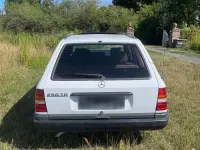 Gebraucht Mercedes E250 90 PS (66 kW) 1988 Weiß Kombi