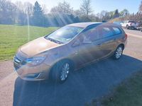 Gebraucht Opel Astra Edition 140 PS (102 kW) 2013 Champagner (m2) Kombi