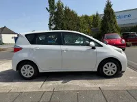 Gebraucht Toyota Verso-S Life 90 PS (66 kW) 2011 Weiß Van / Kleinbus