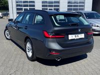 Gebraucht BMW 318 Advantage 156 PS (114 kW) 2021 Grau Kombi