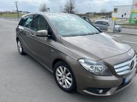 Gebraucht Mercedes B180 147 PS (108 kW) 2012 Braun Van / Kleinbus
