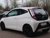 Gebraucht Toyota Aygo X-wave 69 PS (50 kW) 2016 Weiß Kleinwagen