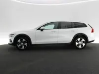 Używany Volvo V60 CC Plus 197 KM (144 kW) 2023 Biały Kombi