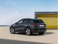 Neu Audi Q6 e-tron 225 kW (306 PS) 2026 Grau (magnetgrau) SUV