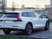 Gebraucht Volvo V60 CC Pro 250 PS (183 kW) 2021 Weiß Kombi