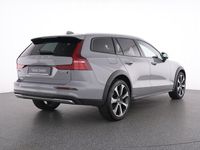 Gebraucht Volvo V60 CC Plus 197 PS (144 kW) 2023 Grau vapour grey / metallic Kombi