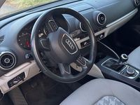 Gebraucht Audi A3 Attraction 110 PS (80 kW) 2014 Rot Limousine