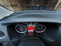 Gebraucht Ford Focus 100 PS (73 kW) 2010 Silber Limousine