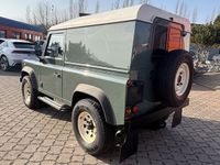 Gebraucht Land Rover Defender 122 PS (89 kW) 2010 Grün SUV