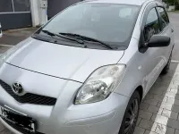 Gebraucht Toyota Yaris 105 PS (77 kW) 2011 Silber Kleinwagen