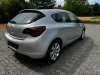 Gebraucht Opel Astra Innovation 140 PS (102 kW) 2011 Silber Limousine