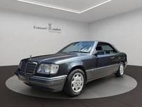 Usata Mercedes E220 150 CV (110 kW) 1993 Nero Cabrio