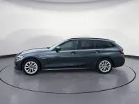 Gebraucht BMW 330e Advantage 292 PS (214 kW) 2022 Grau Kombi