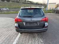 Gebraucht Opel Astra Design Edition 140 PS (102 kW) 2012 Grau Kombi