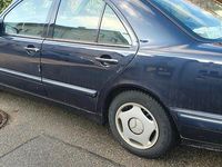 Gebraucht Mercedes E220 Elegance 143 PS (105 kW) 2000 Blau Limousine