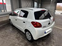 Gebraucht Mitsubishi Space Star 70 PS (51 kW) 2015 Weiß Kleinwagen