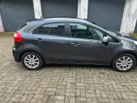 Gebraucht Kia Rio 90 PS (66 kW) 2015 Schwarz Kleinwagen