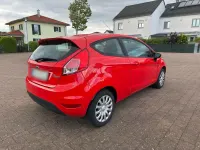 Gebraucht Ford Fiesta 80 PS (58 kW) 2014 Rot Kleinwagen