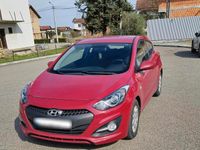 Gebraucht Hyundai i30 100 PS (73 kW) 2013 Rot Kleinwagen
