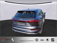 Gebraucht Audi e-tron Ambiente 369 kW (503 PS) 2022 Daytona gray pearl effect SUV