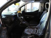 Neu Opel Combo Life Edition 131 PS (96 kW) 2025 Grau Van / Kleinbus