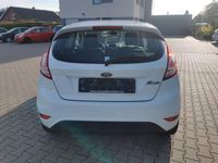Gebraucht Ford Fiesta 65 PS (47 kW) 2013 Weiß Kleinwagen