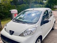 Gebraucht Peugeot 107 68 PS (50 kW) 2010 Weiß Kleinwagen