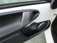 Gebraucht Toyota Aygo Cool 68 PS (50 kW) 2014 Weiß Kleinwagen