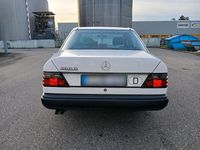 Gebraucht Mercedes 300 109 PS (80 kW) 1985 Weiß Limousine