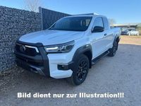 Neu Toyota HiLux 150 PS (110 kW) 2026 Attitude black metallic. Pickup