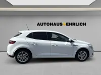 Gebraucht Renault Mégane IV Play 101 PS (74 kW) 2018 Gletscherweiss Limousine