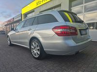 Gebraucht Mercedes E200 Avantgarde 184 PS (135 kW) 2010 Silber Kombi