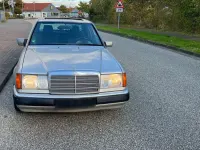 Gebraucht Mercedes E200 136 PS (100 kW) 1993 Silber Limousine