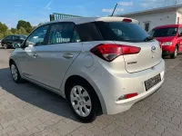 Gebraucht Hyundai i20 Active 101 PS (74 kW) 2016 Silber Kleinwagen