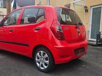 Gebraucht Hyundai i10 Edition 69 PS (50 kW) 2012 Rot Kleinwagen