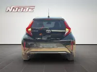 Gebraucht Toyota Aygo X X-plore 72 PS (52 kW) 2023 Cardamom green metallic/dach m SUV
