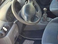 Second-hand Renault Clio II 75 CP (55 kW) 2000 Roșu Hatchback