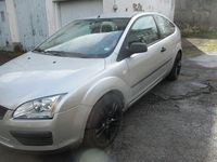 Gebraucht Ford Focus Trend 101 PS (74 kW) 2005 Silber Limousine